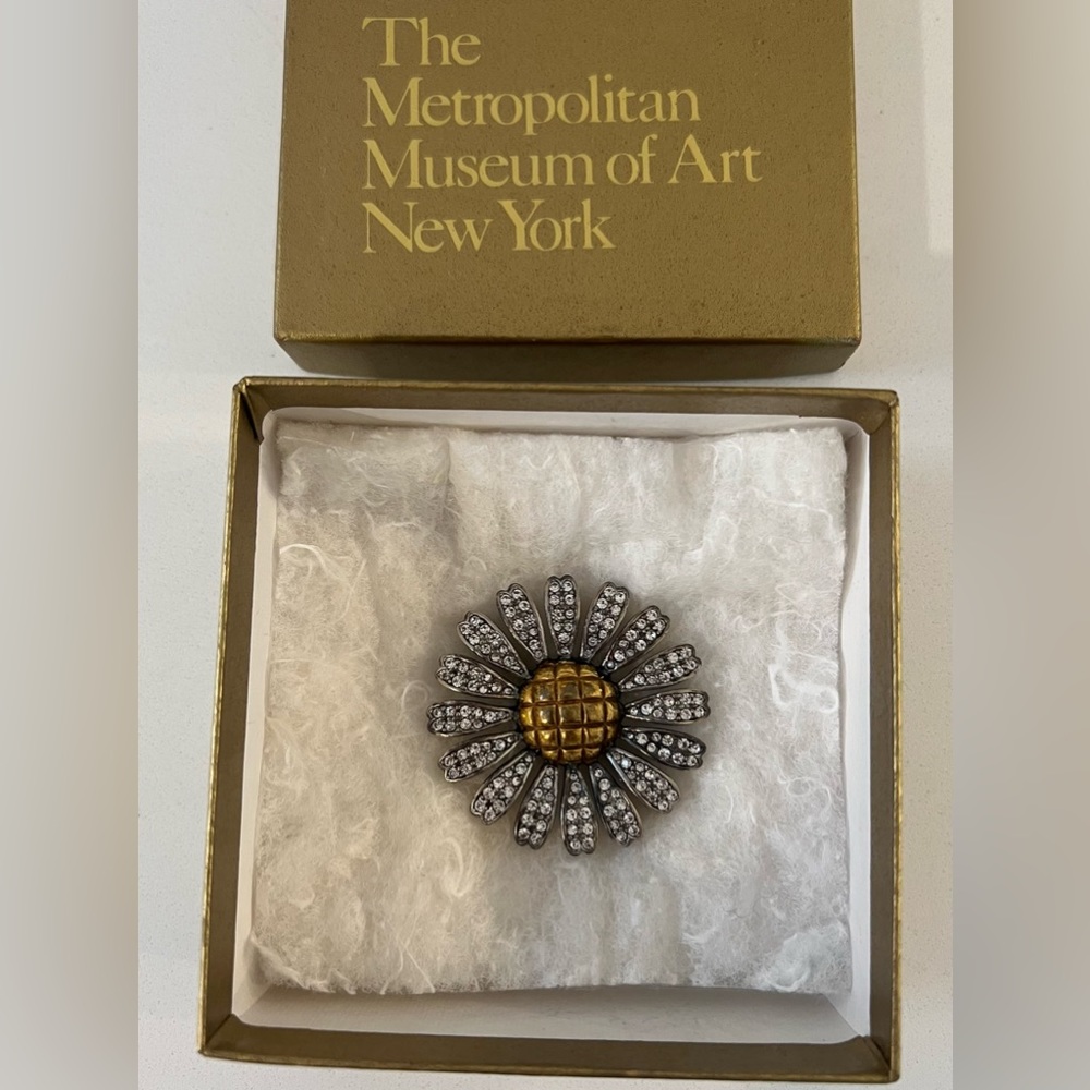 Parisian Daisy Pin, BRAND NEW, Metropolitan Museum